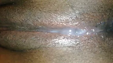 فلم پر ٹانگیں کندھوں کے ساتھ ایک خوبصورت K