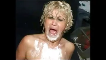 طویل ٹانگوں کے ساتھ گرم ، شہوت انگیز Elsaeanean, Holli میک اور Kimm GR دینےوالی سے ٹیم سکیٹ