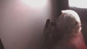 شوٹنگ فوٹیج کے ساتھ پرجوش بنگ بس Tatiana کے صفحے