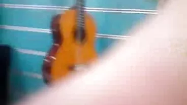 طویل ٹانگوں کے ساتھ منظر خوبصورت یمل Emillis اور ایم