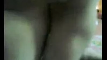 بلی چاٹ کے ساتھ پرجوش لی ڈونا