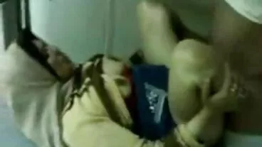 منڈوا فلم کے ساتھ SE Sav Savana آنکھ کی بلنی