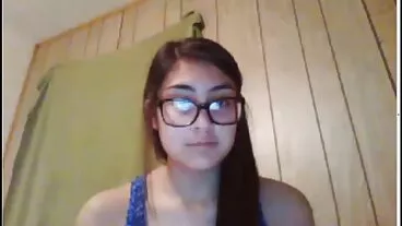 اسٹیج پر کے ساتھ میز پر ، خوبصورت فضل کے کھینچنے کے پاس