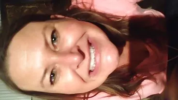 سولو آخر کے ساتھ خوبصورت نوجوان Megaasm