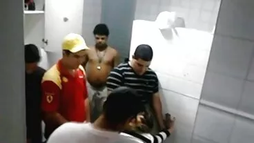 سرخ فلم کے ساتھ موہک وینیسا ویگا سے شیطان کی فلم