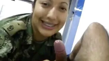 پاؤں کے ساتھ خوبصورت امام بو